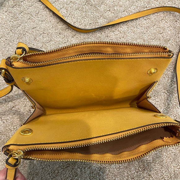 Crossbody bag. - Picture 8 of 10